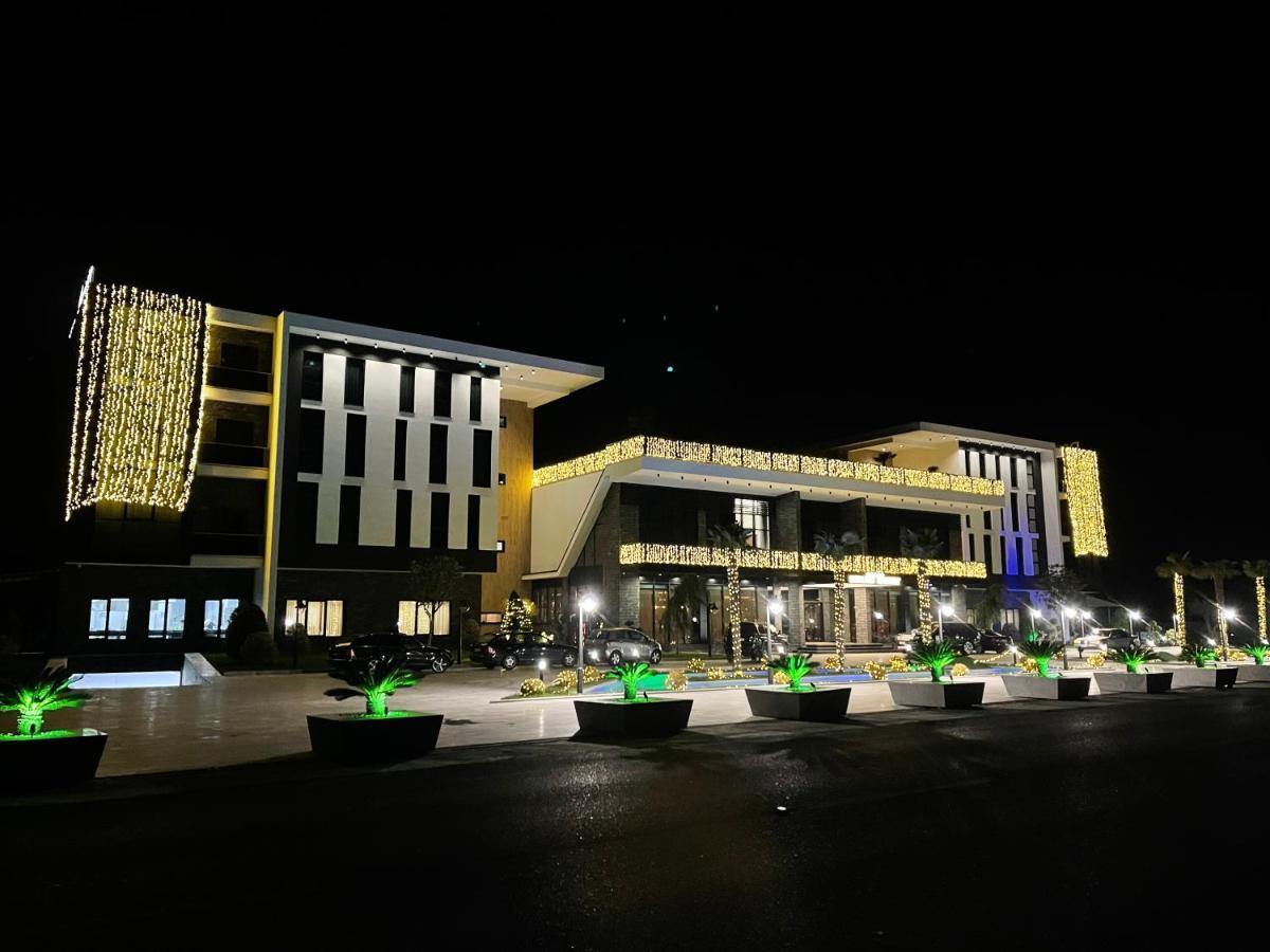 Deluxe Resort And Spa Koplik ภายนอก รูปภาพ
