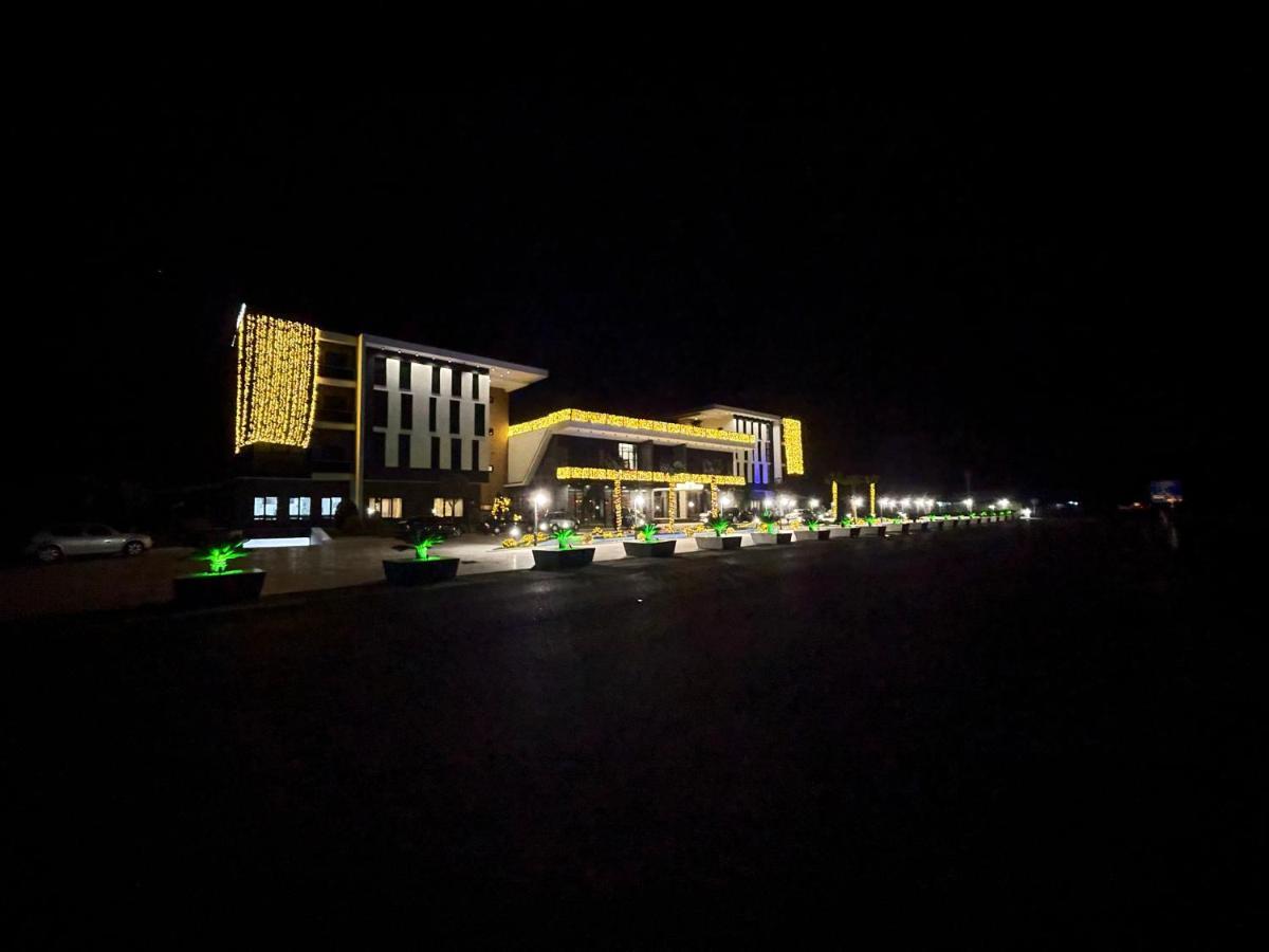 Deluxe Resort And Spa Koplik ภายนอก รูปภาพ