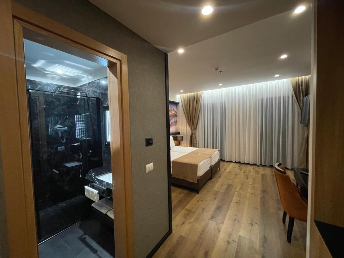 Deluxe Resort And Spa Koplik ภายนอก รูปภาพ